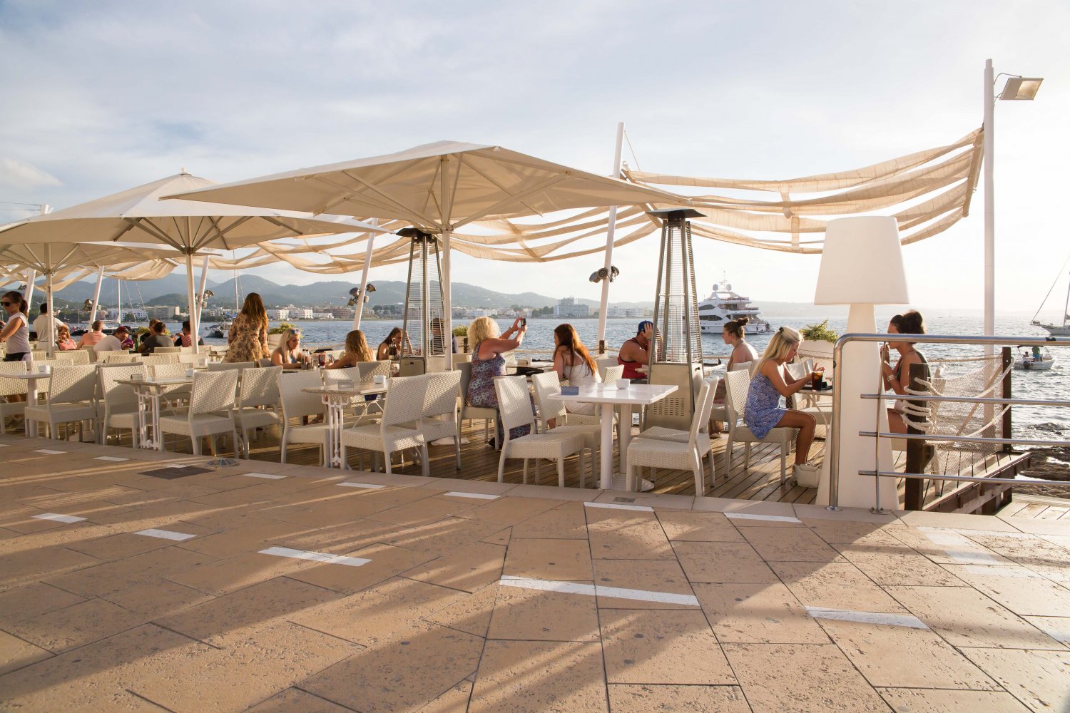 Review Relaxing in Mint Lounge San Antonio, Spotlight